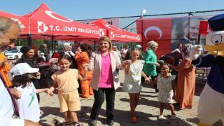 İzmit Belediyesi Düğmeciler Mahallesine kazandırdığı spor tesisi ve sosyal alanın tanıtımını Köy Şenliği etkinliği ile gerçekleştirdi