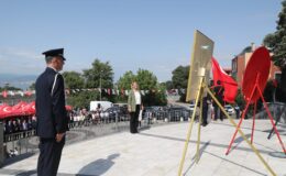 İzmit’tin Kurtuluşunun 103. yıl dönümü etkinlileri Atatürk Anıtı’na çelenk bırakma ile başladı