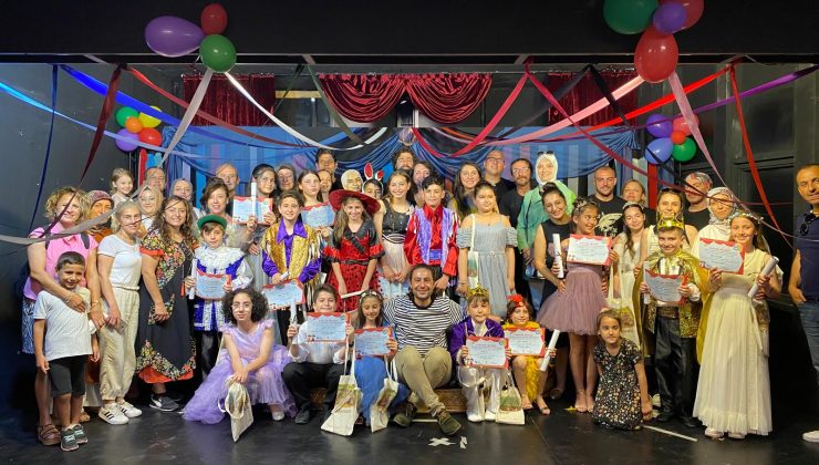 İzmit Sanat Akademi, Tiyatro Festivali ile minik yetenekleri sahneye taşıdı