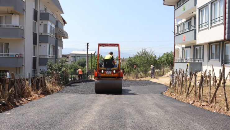 İzmit Belediyesi, Alikahya’da asfalt mesaisine devam ediyor