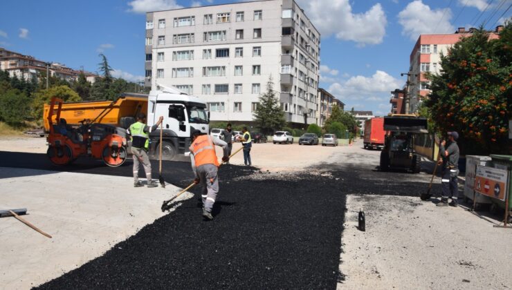 İzmit Belediyesinden Cumhuriyet Mahallesi’nde yoğun asfalt mesaisi