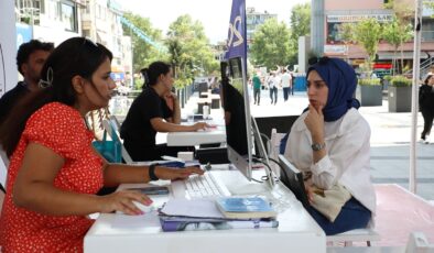 İzmit Belediyesinin üniversite adayları için ücretsiz danışmanlık desteği devam ediyor