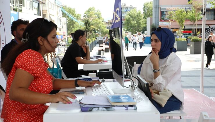 İzmit Belediyesinin üniversite adayları için ücretsiz danışmanlık desteği devam ediyor