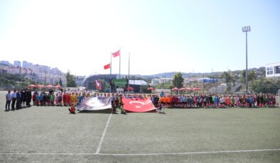 İzmitli Minikler Pişmaniye Cup Futbol Turnuvasında kıyasıya mücadele etti