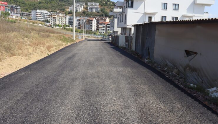 İzmit Belediyesi, Erbay Sokağı yenilenen yüzüyle halkın kullanımına sundu