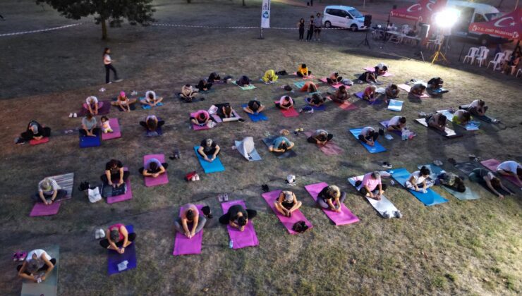 İzmit bu etkinliğini sevdi: ‘Nefes Al İzmit’ Yoga etkinliğine büyük ilgi