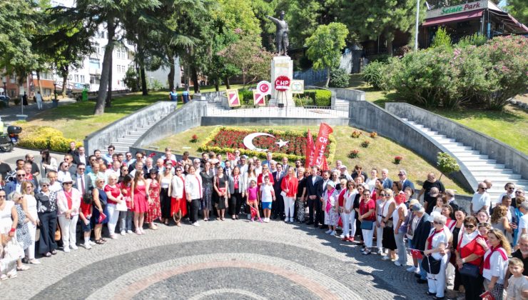 Küçük Kerem’in gururlu anı: İzmit’te Zafer Bayramı coşkusu başladı