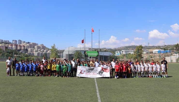 Zafer Bayramı Futbol Turnuvasında minik sporcular sahne aldı