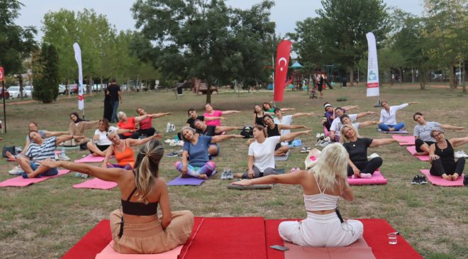 İzmitliler ‘Nefes Al İzmit’ etkinliği ile yogada buluştu