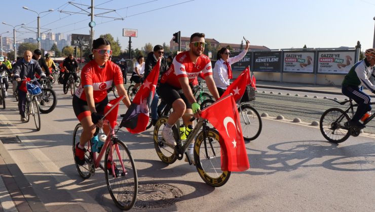 Cumhuriyet Bayramında bisiklet korteji renkli görüntülere sahne oldu