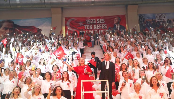 Hürriyet, hiçbir ücret almadan konser vererek Cumhuriyet coşkusunu taçlandıran Soner Arıca’ya teşekkür etti