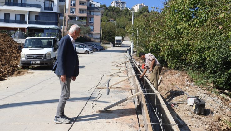 İzmit Belediyesinden Gündoğdu’ya beton parapet