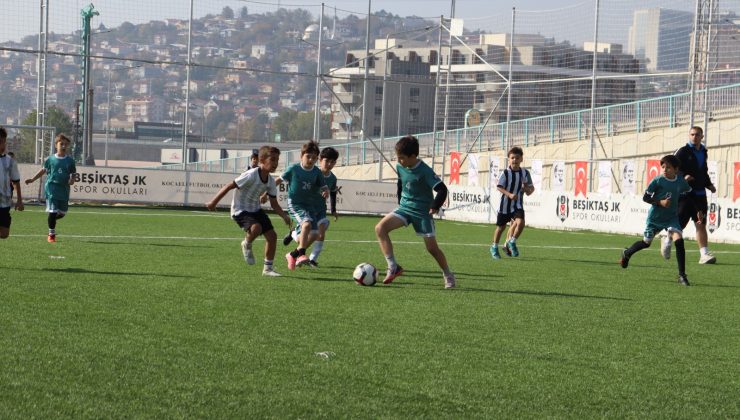 Minik futbolcular İzmit Belediyesi Cumhuriyet  Bayramı Futbol Şöleninde doyasıya eğlendi