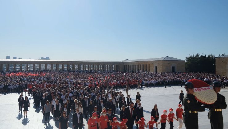 LÖSEV’DEN BÜYÜK ANITKABİR BULUŞMASI TÜRKİYE’NİN DÖRT BİR YANINDAN 40 BİN KİŞİ ATA’SININ HUZURUNDA