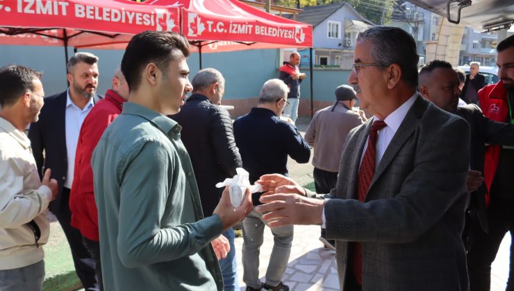 İzmit Belediyesi, Cuma Namazı sonrası  Hacı Selahattin Camii cemaati ile buluştu