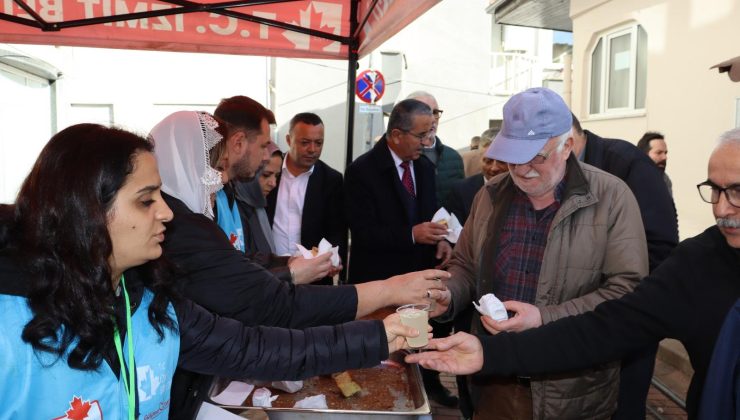 İzmit Belediyesi, Cuma Namazı sonrası Tepecik Camii cemaati ile buluştu