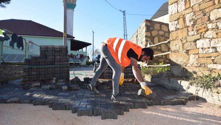 İzmit Belediyesi Sarışeyh’de altyapı sonrası bozulan parke yolları yeniledi