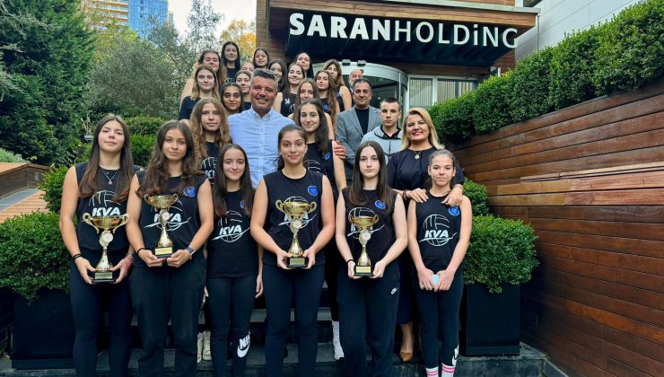 Sadettin Saran ve Başkan Hürriyet Kocaeli Voleybol Akademi’nin maçını birlikte izleyecek