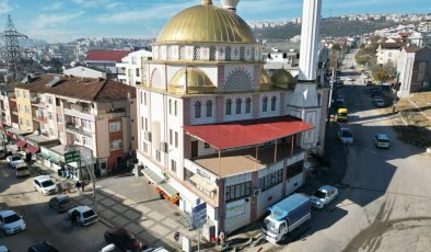 İzmit Belediyesinden Kemer Camii’ne sundurma