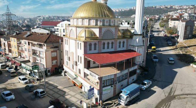 İzmit Belediyesinden Kemer Camii’ne sundurma