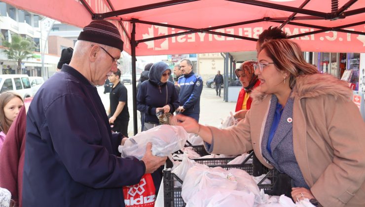 İzmit Belediyesi kendi ürettiği mantarları halkla buluşturmaya devam ediyor