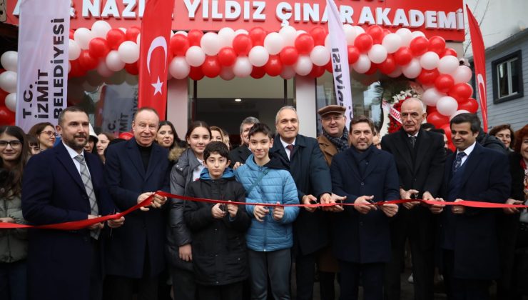 CHP Genel Başkan Yardımcısı Suat Özçağdaş: İzmit Belediyemizle iftihar ediyoruz