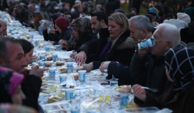 Hürriyet, halk iftarında Yuvam Akarca’da vatandaşlarla buluştu